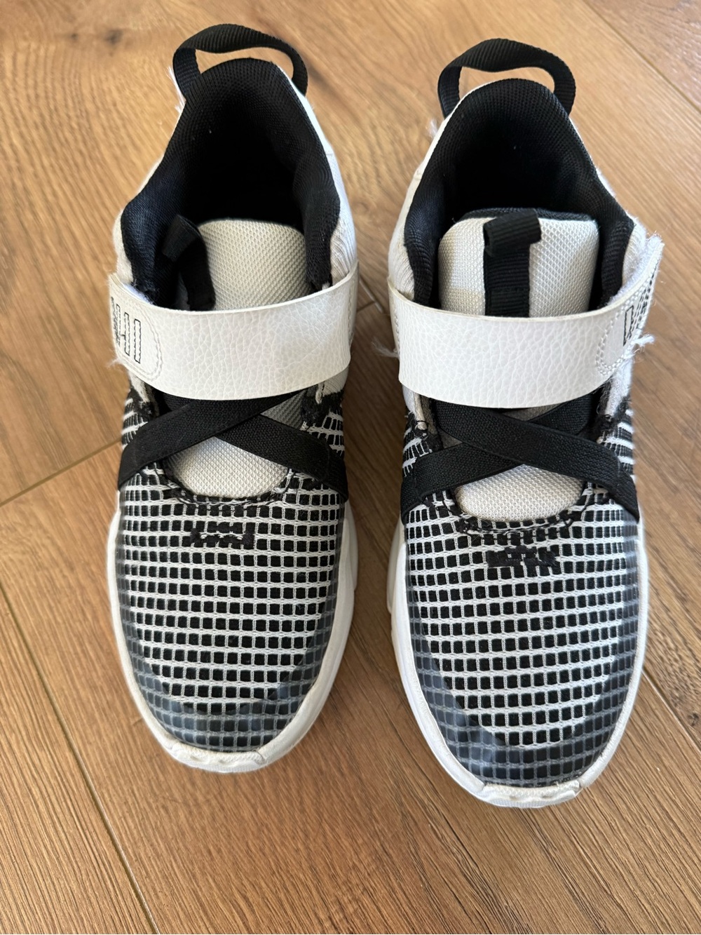 Kids Nike Lebron’s Basketball Shoes with Hook-and-Loop Strap
